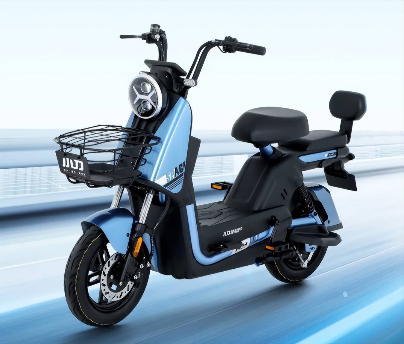 10月起,電動(dòng)車價(jià)格戰(zhàn)開打,雅迪、綠源、小刀參與,降幅千元以上